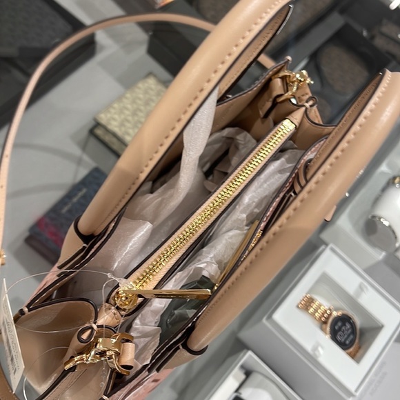 Michael Kors Mercer Medium Leather Messenger Buff Multi - Picture 15 of 16